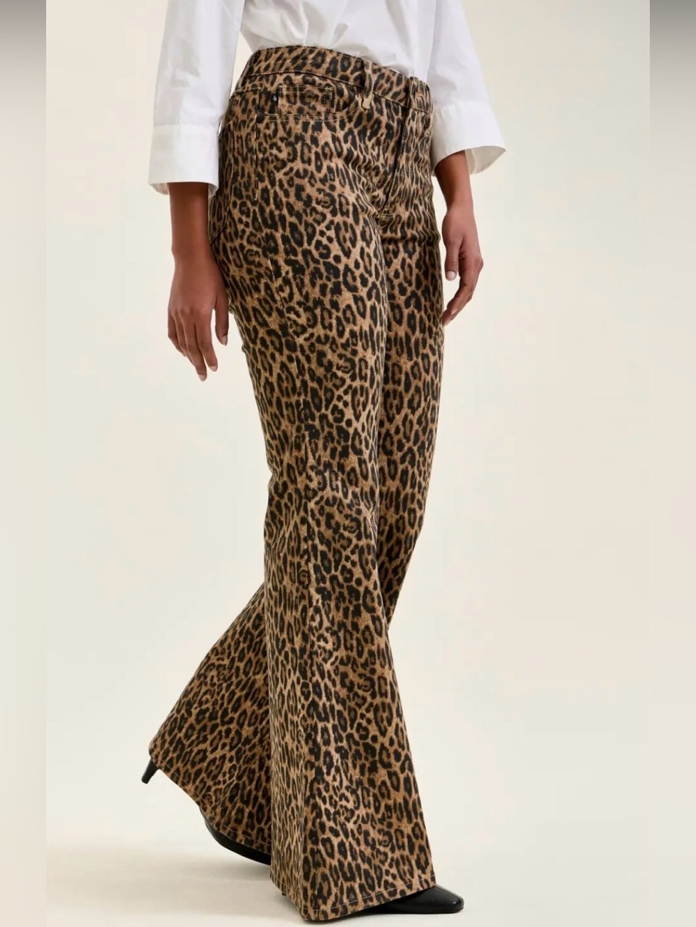 NWT Judy Blue Jaqueline Flare Jeans in Leopard Luxe - Picture 6 of 10
